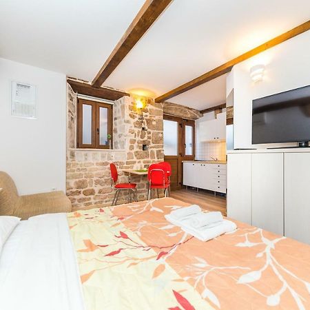 First Vestibul Appartement Split Buitenkant foto