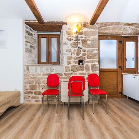 First Vestibul Appartement Split Buitenkant foto