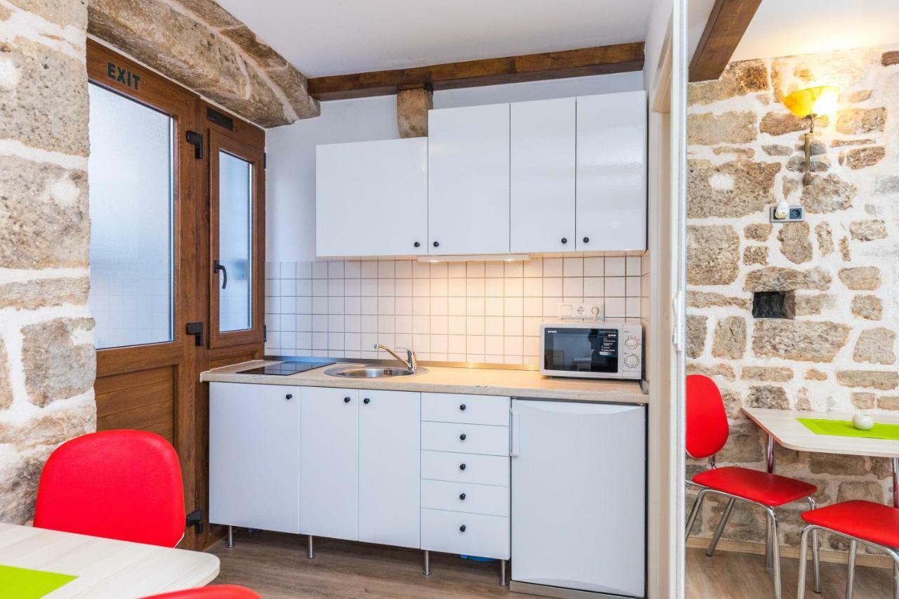 First Vestibul Appartement Split Buitenkant foto