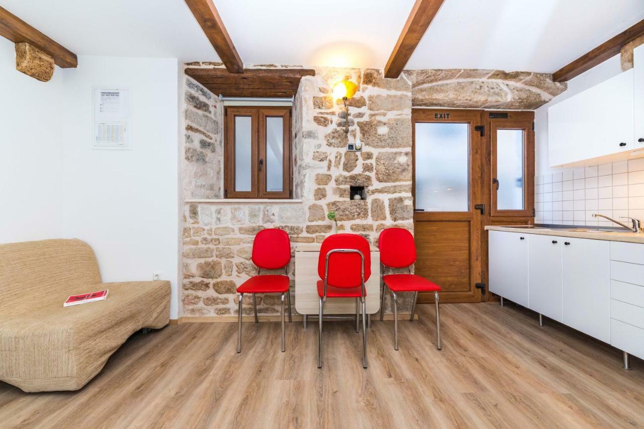 First Vestibul Appartement Split Buitenkant foto
