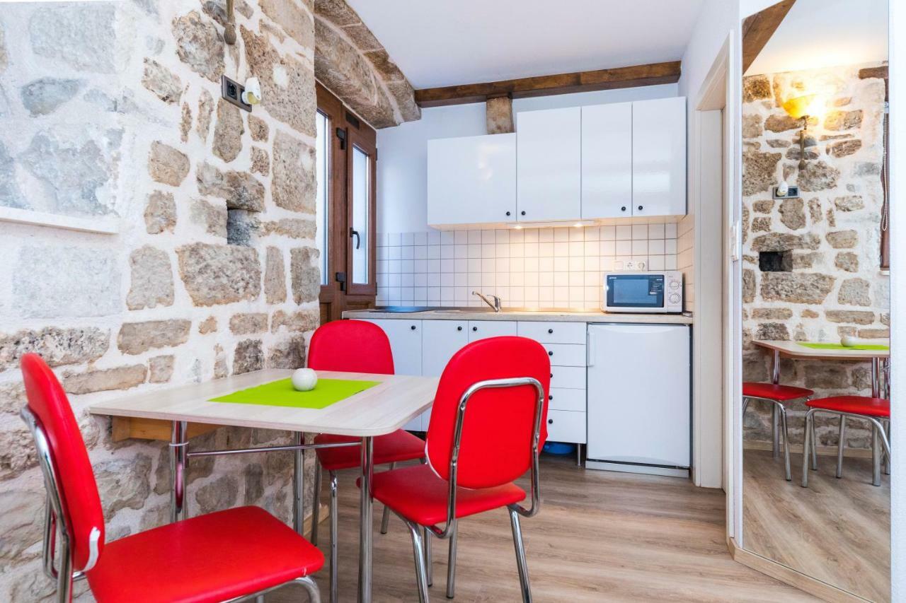 First Vestibul Appartement Split Buitenkant foto